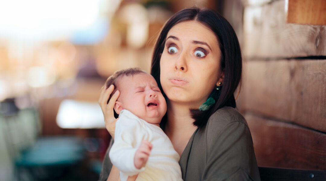 Hilfe, das Weinen meines Kindes triggert mich! Wie alte Muster in uns aktiviert werden